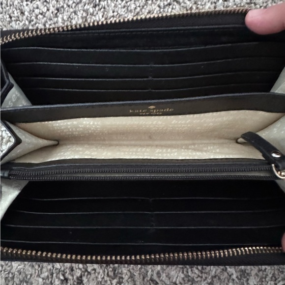 Kate Spade black and white zip around wallet - Picture 4 of 10